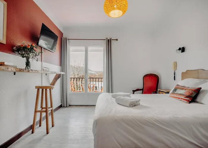 Logis Restaurant Espelletenia 호텔 *